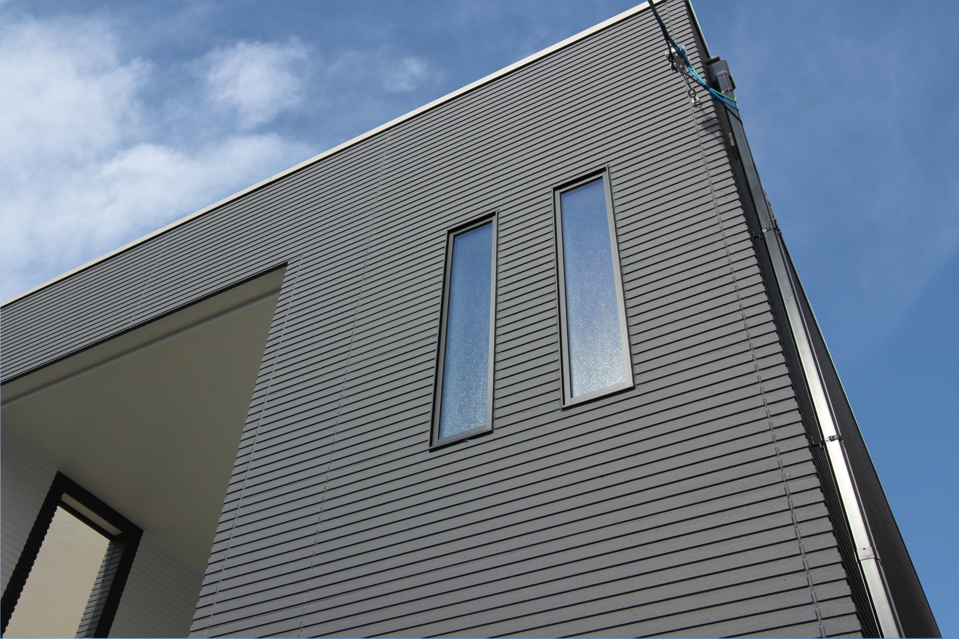 デザイン重視で失敗しないために!スリット窓の落とし穴と上手な取り入れ方