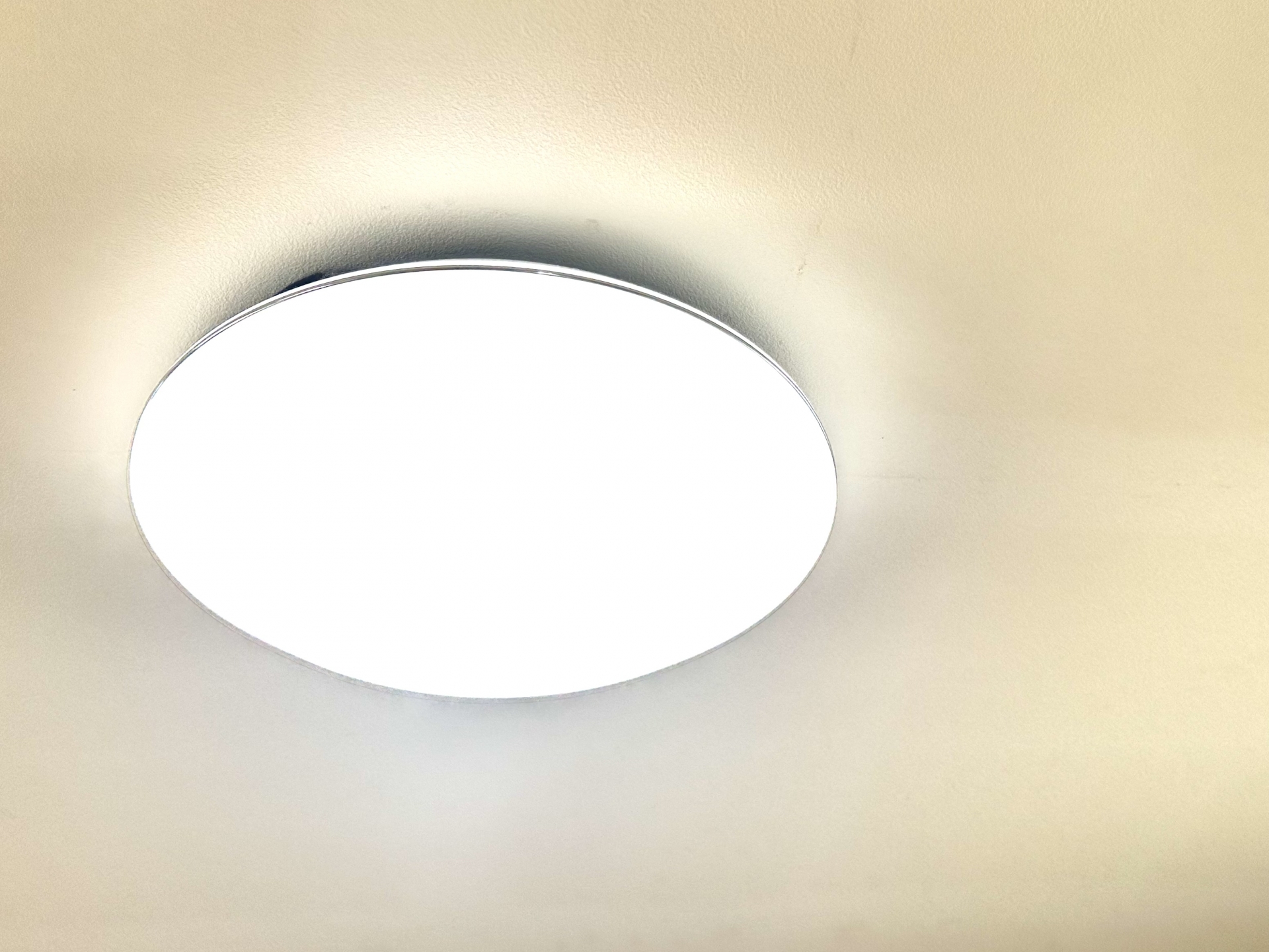 シーリングライトの特徴とメリット・デメリット